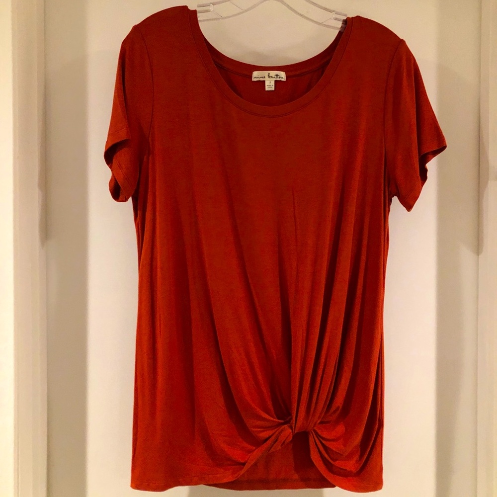 Nine Britton knot-front top